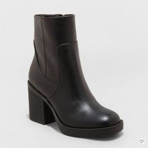 Universal Thread Lilyan Platform Boots